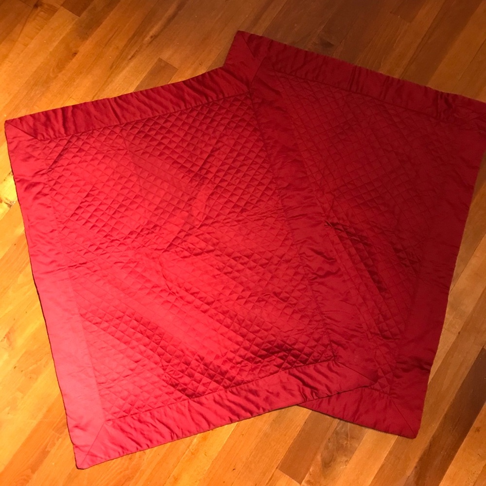 Red, standard pillow shams